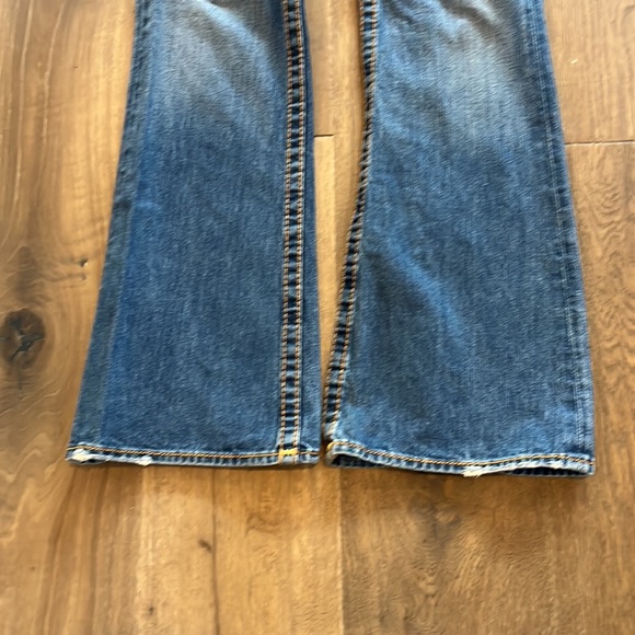 True Religion size 30 wide leg faded jean. - Picture 5 of 7